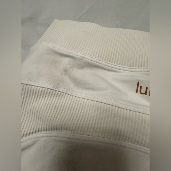 Lululemon New Ambition Super High-Rise Tight 28" *Stained* - Picture 14 of 14